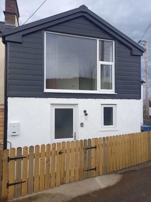Cosy 2 Bed Cottage Between Snowdonia And The Sea Llandegai Exterior foto