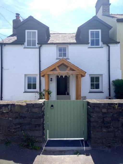 Cosy 2 Bed Cottage Between Snowdonia And The Sea Llandegai Exterior foto