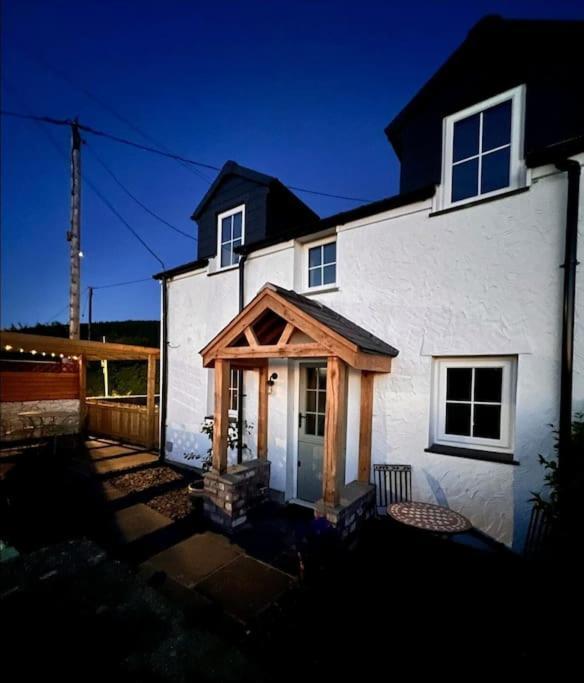 Cosy 2 Bed Cottage Between Snowdonia And The Sea Llandegai Exterior foto