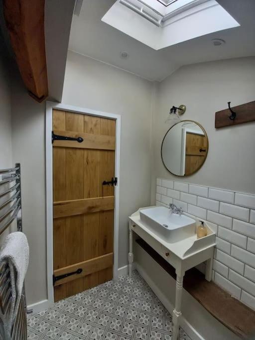 Cosy 2 Bed Cottage Between Snowdonia And The Sea Llandegai Exterior foto